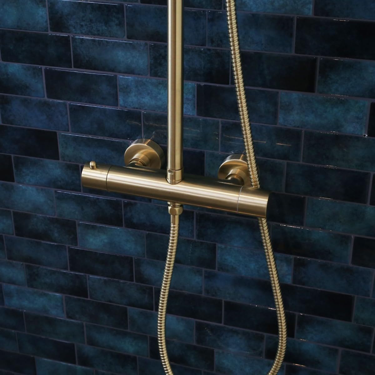 Essebagno Delice II Columna de ducha termostática con cuerpo frío en oro cepillado