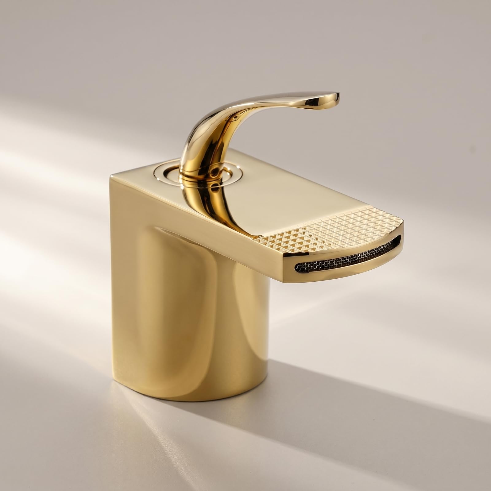 rockible Grifo para Lavabo de Baño Grifo Cascada Monomando Mezclador para Lavabo de Encimera Cuerpo Metálico Pulido Material de Cobre y Cerámica Diseño Moderno, Dorado