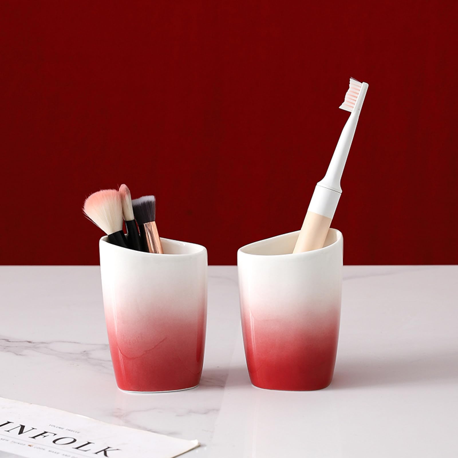 Set Di Accessori Per L'Arredo Del Bagno 4 Pezzi - Set Da Toilette In Ceramica Semplice Europeo Sfumato Rosso Con Dispenser Di Sapone, Portaspazzolino/Portasapone, Forniture Da Bagno,Rosso,Come Mostr