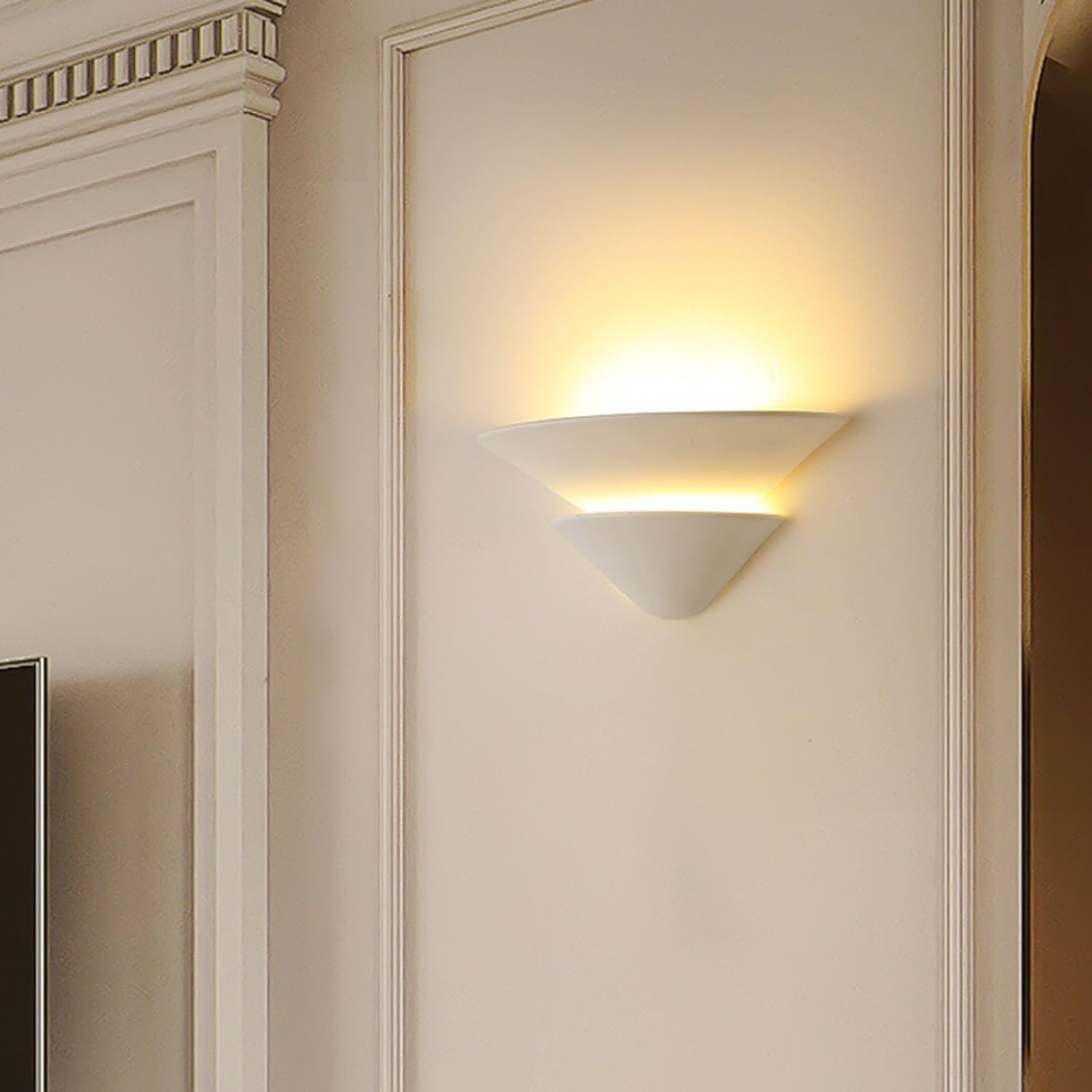 Nowoczesna lampa ścienna do wnętrz z białego tynku 3000 K, styl wabi-sabi, idealna do sypialni, salonu, balkonu lub klatki schodowej.