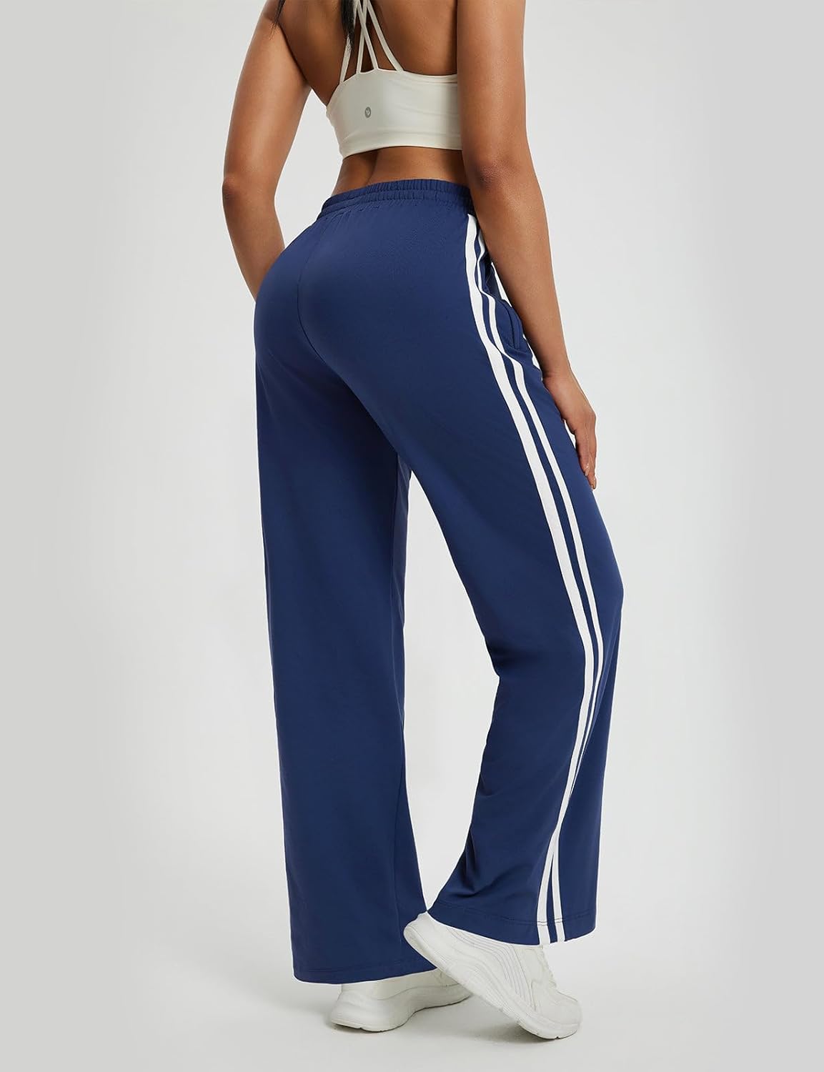 baleaf Women's Fleece Lined Pants Wide Leg Track Pants with Zipper Pockets Loose Fit Straight Leg Pull on Pants for Winter - Image 2