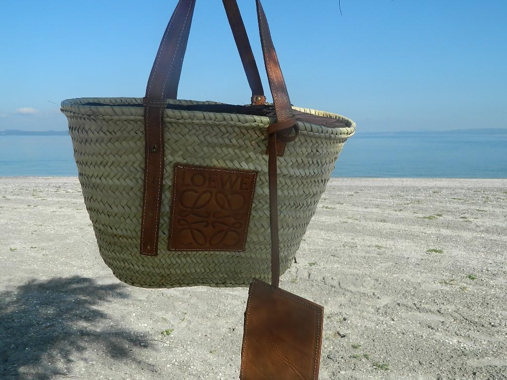 Panier paille pour femme idéal pour la plage et le marché chic d'été