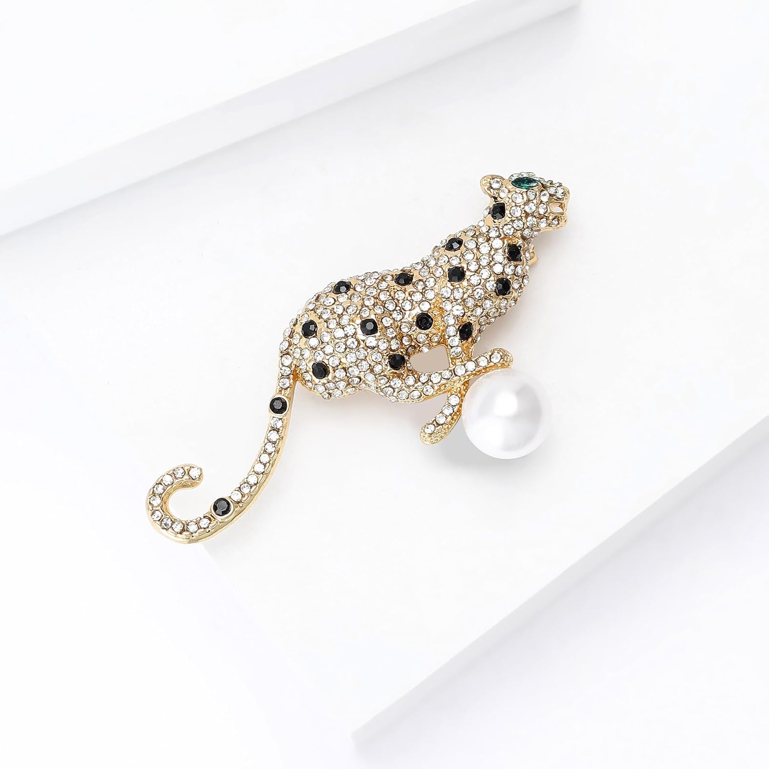 Leopard Brooch Pin for Women Rhinestone Crystal Cheetah Animal Brooch with Pearl Lapel Pin Fashion Jewelry for Jacket Scarf Coat