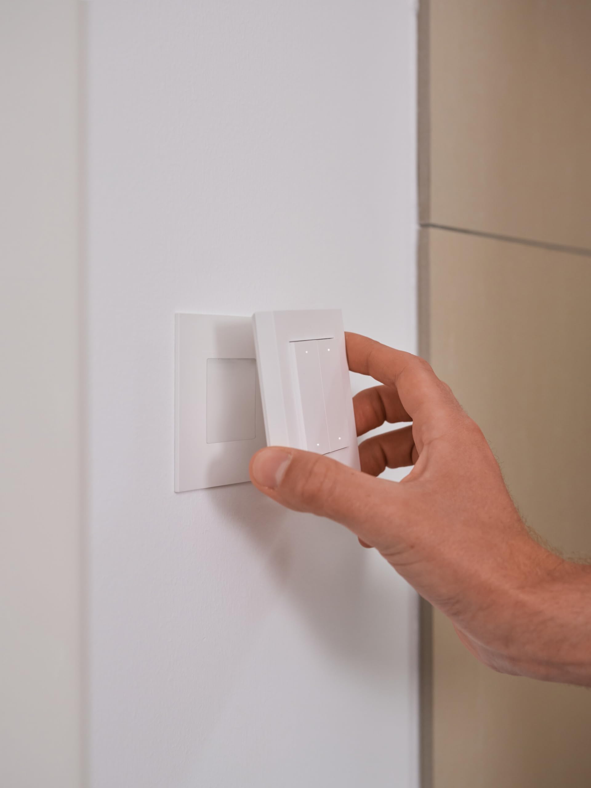 OSRAM Interruptor de pared SMART+ WiFi 4 botones magnético USB-C Interruptor de pared SMART+ WiFi, 4 botones, magnético, recargable por USB-C, duración de batería de 6 meses, compatible con Alexa | SMART+ WIFI Remote Wall Switch, Plugs, blanco, , Paquete