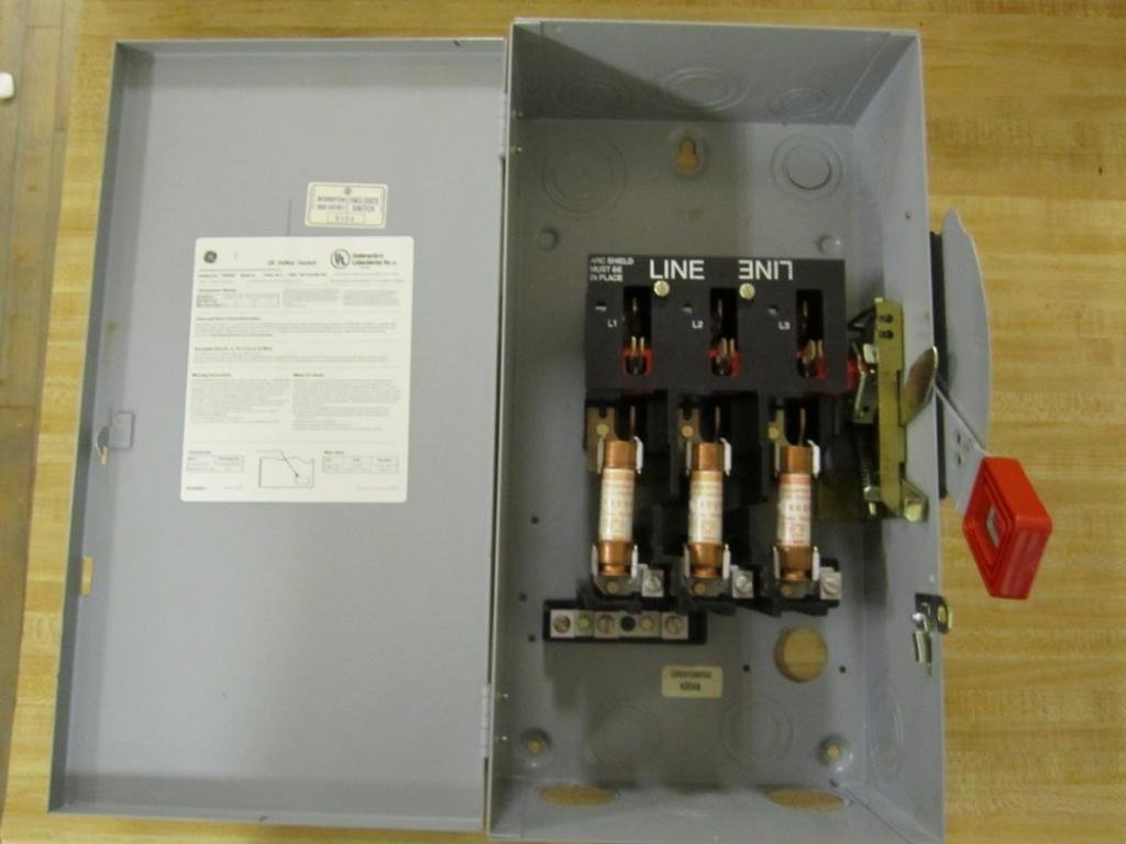 General Electric TH4322 Safety Switch Circuit Breakers