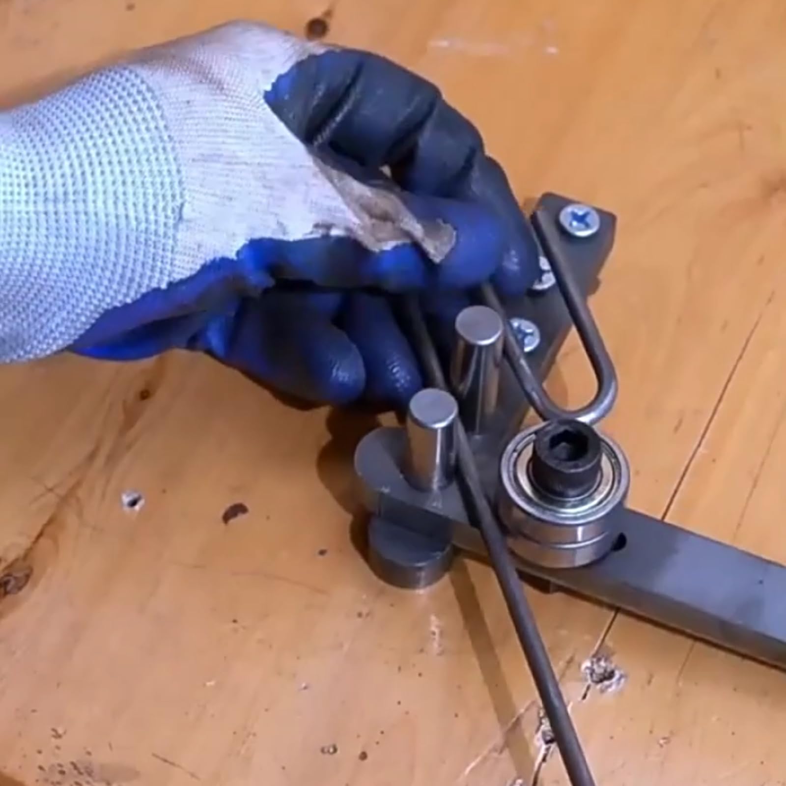 Piegatrice Manuale, Piegatrice Per Aste di Ferro, Dispositivo Per Piegare Aste di Acciaio Con Diametro Massimo Pieghevole 10mm Per Artigianato In Ferro Fatto A Mano