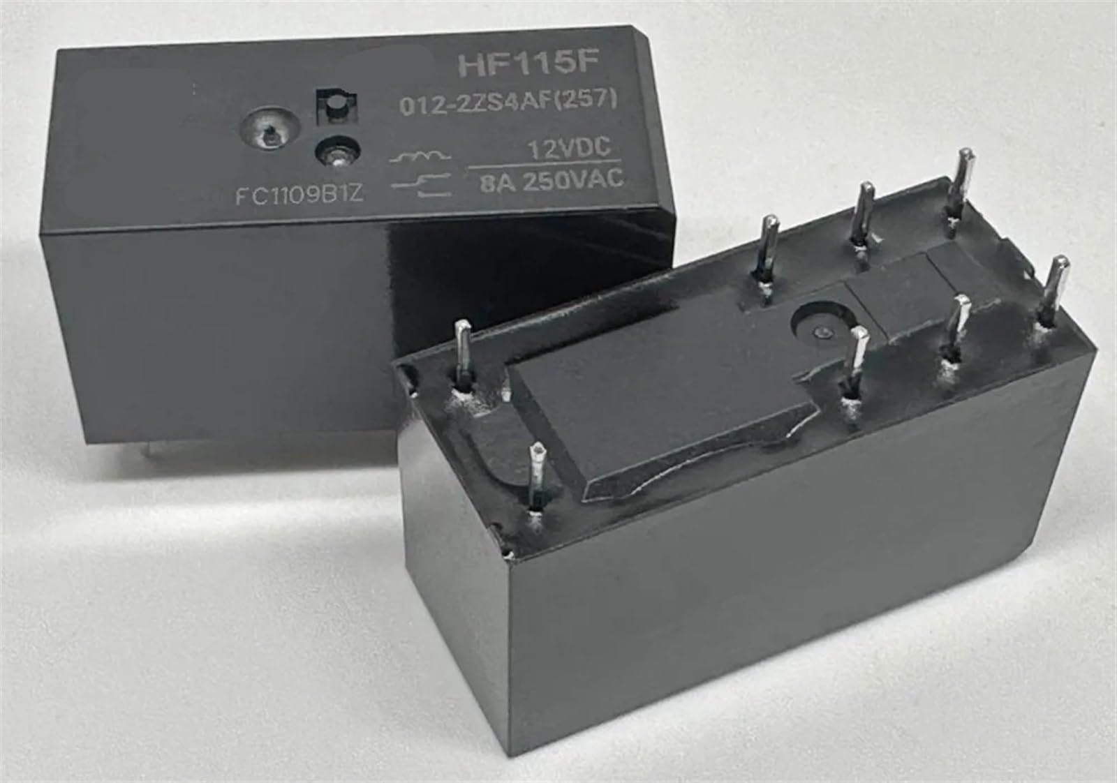 Evite fallos de voltaje usando el Relé 8 pines HF115F 024-2ZS4A para protección 4