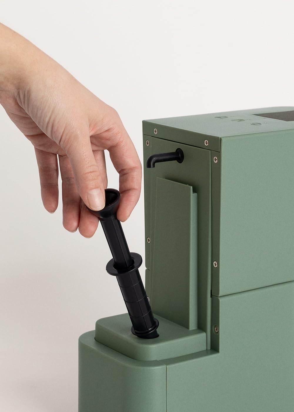 CREATE / THERA STUDIO/Caffettiera multicapsula espresso e caffè macinato verde sage/pannello di controllo touch, 19bar, programmabile, 3 adattatori intercambiabili, sistema antivibrazione, 1450 W