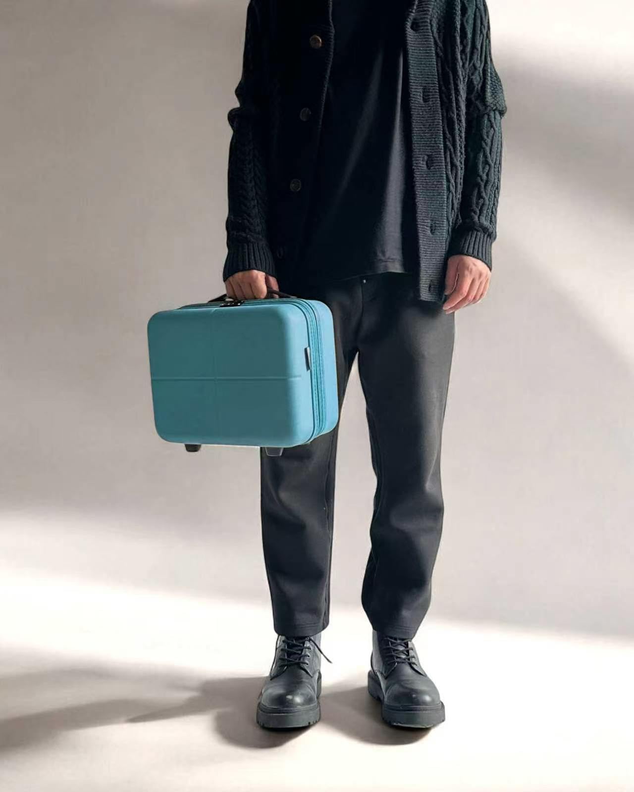 JLY Set di Valigie Rigide in 100% Policarbonato Covestro – Chiusura TSA, Ruote Silenziose, Design Elegante e Massima Organizzazione per Viaggi e Business (1 Pezzo, Azzurro, Vanity Case)