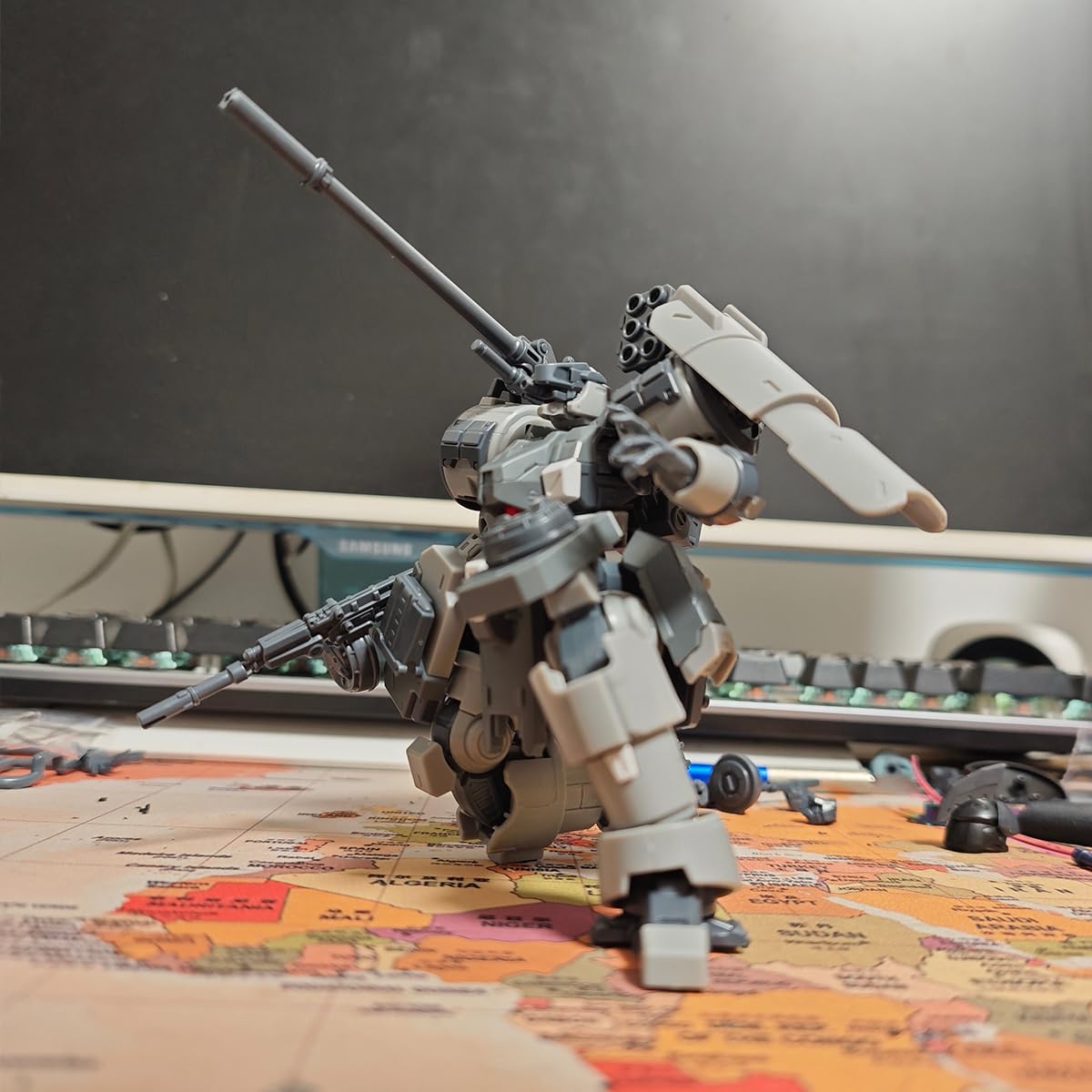 HIPLAY Sheik Mainland Super Kawaleria Artyleryjski Typ Zarov Biały Model do Składania 1/144
