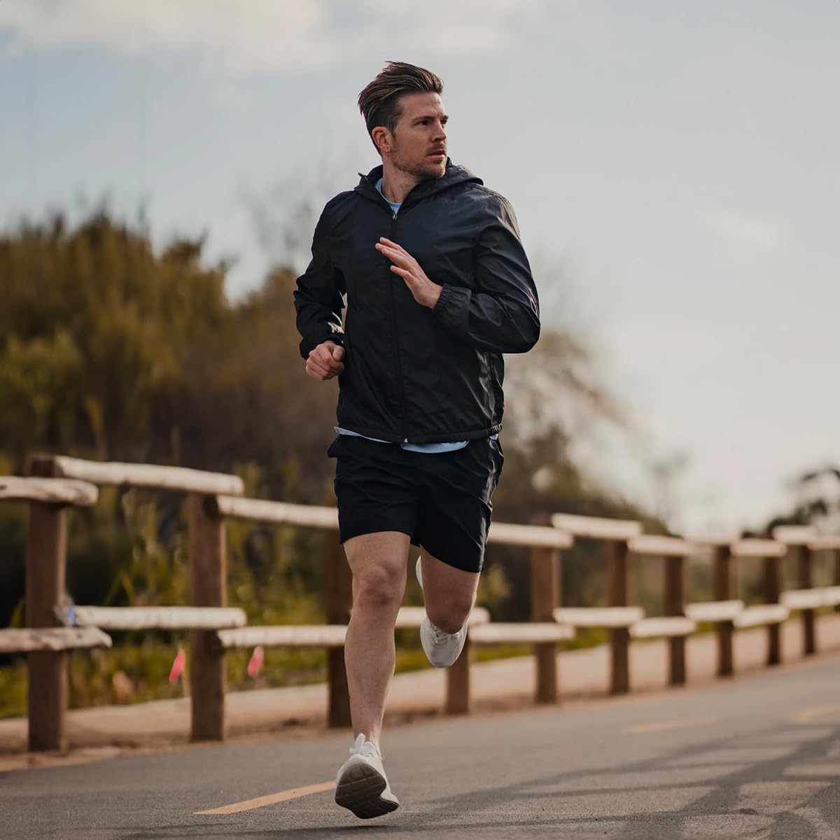 Jaqueta Corta Vento Impermeável Masculino Leve e Confortável Estilo Casual Liso em promoção! Veja a oferta e mais achadinhos de Jaquetas & Casacos 7 Hoje é o melhor dia para comprar Jaqueta Corta Vento Impermeável Masculino Leve e Confortável Estilo Casual Liso com aquele preço maroto! Promoção! Aproveite a oferta! 7