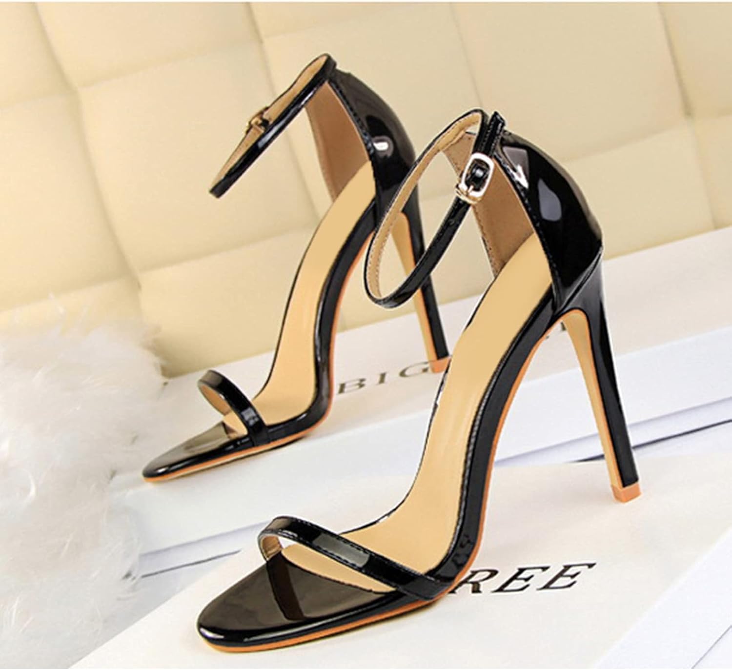 華奢ヒール　紐サンダル サンダル レディース 太ヒール ストラップサンダル ハイヒール 脱げ