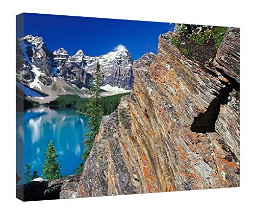 Toile lac de Moraine sous cadre bois pour une déco salon style évasion