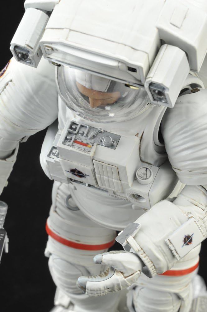 BANDAI ISS SPACE SUIT 1/10スケール BANDAI ISS SPACE SUIT 1/10スケール Amazon.com: Bandai Hobby