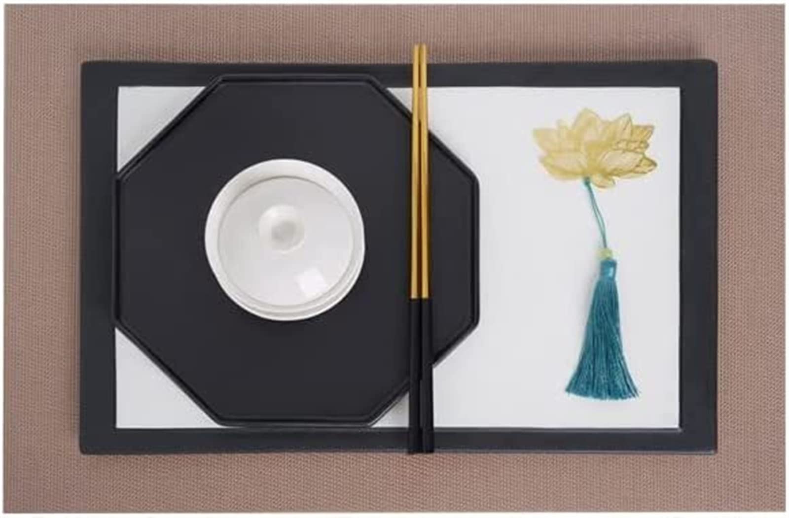 Vaisselle en céramique pour décoration de table lors de vos dîners