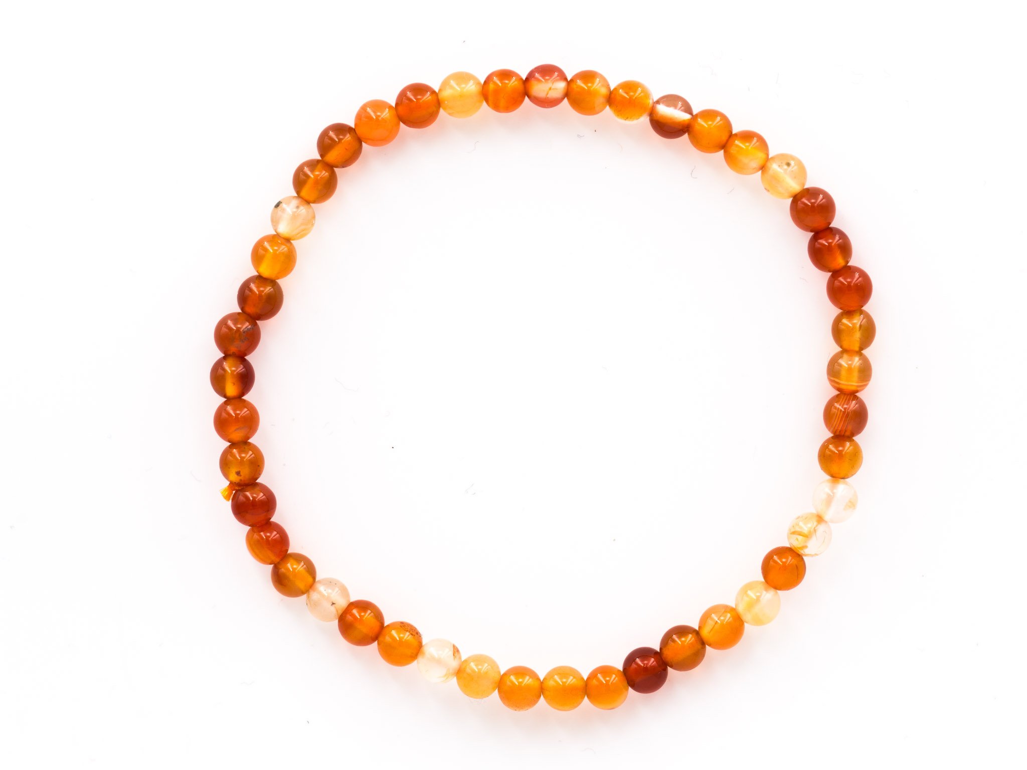 Taddart Minerals – Orange weißes Armband aus dem natürlichen Edelstein Karneol mit 4 mm Kugeln auf elastischem Nylonfaden aufgezogen - handgefertigt