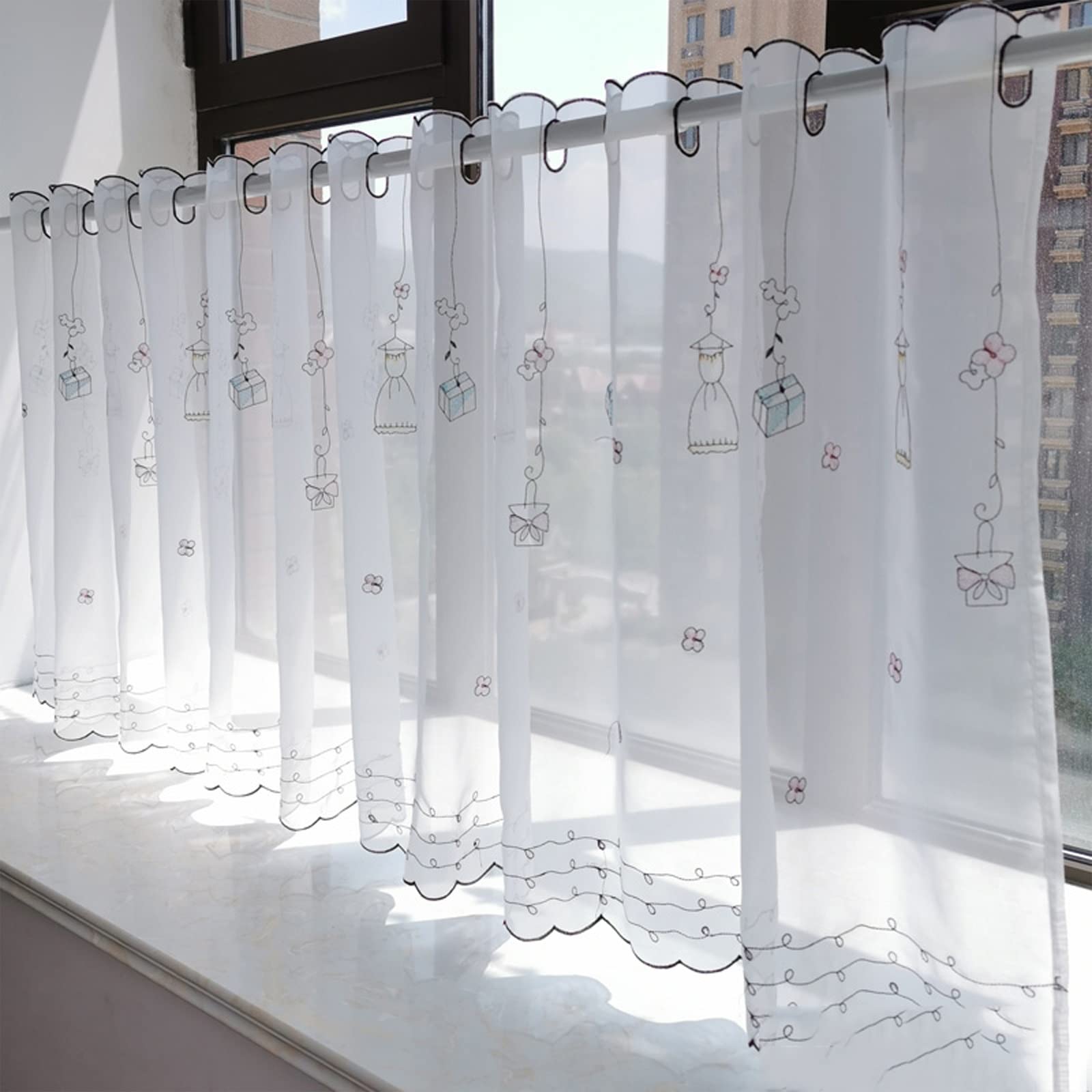 Rideau court filtrant la lumière et isolant thermique pour fenêtre de grenier ou sous-sol