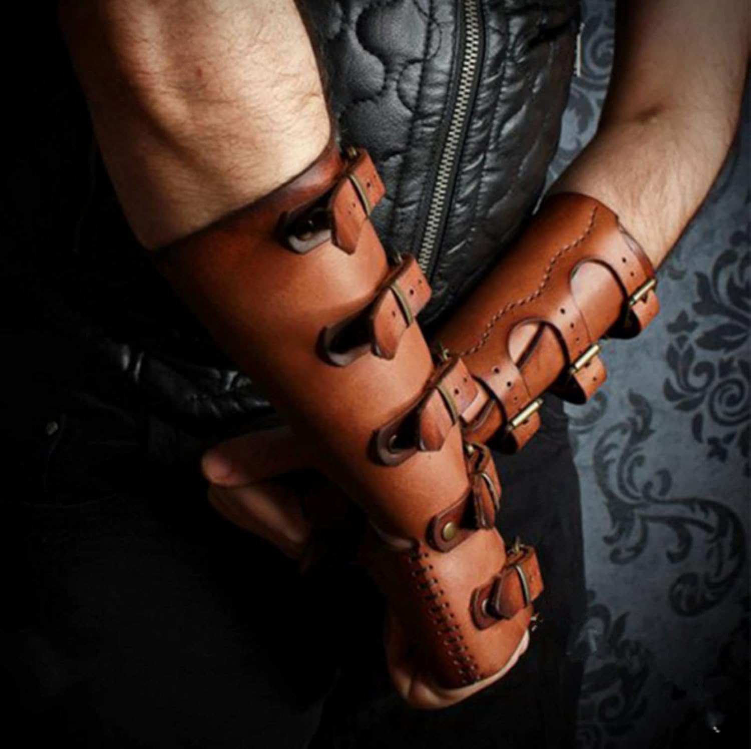 USUWE Retro Men's Wrist Guard Solid Color Spliced Belt Buckle Protector Role Playing Prop(Brown,One)