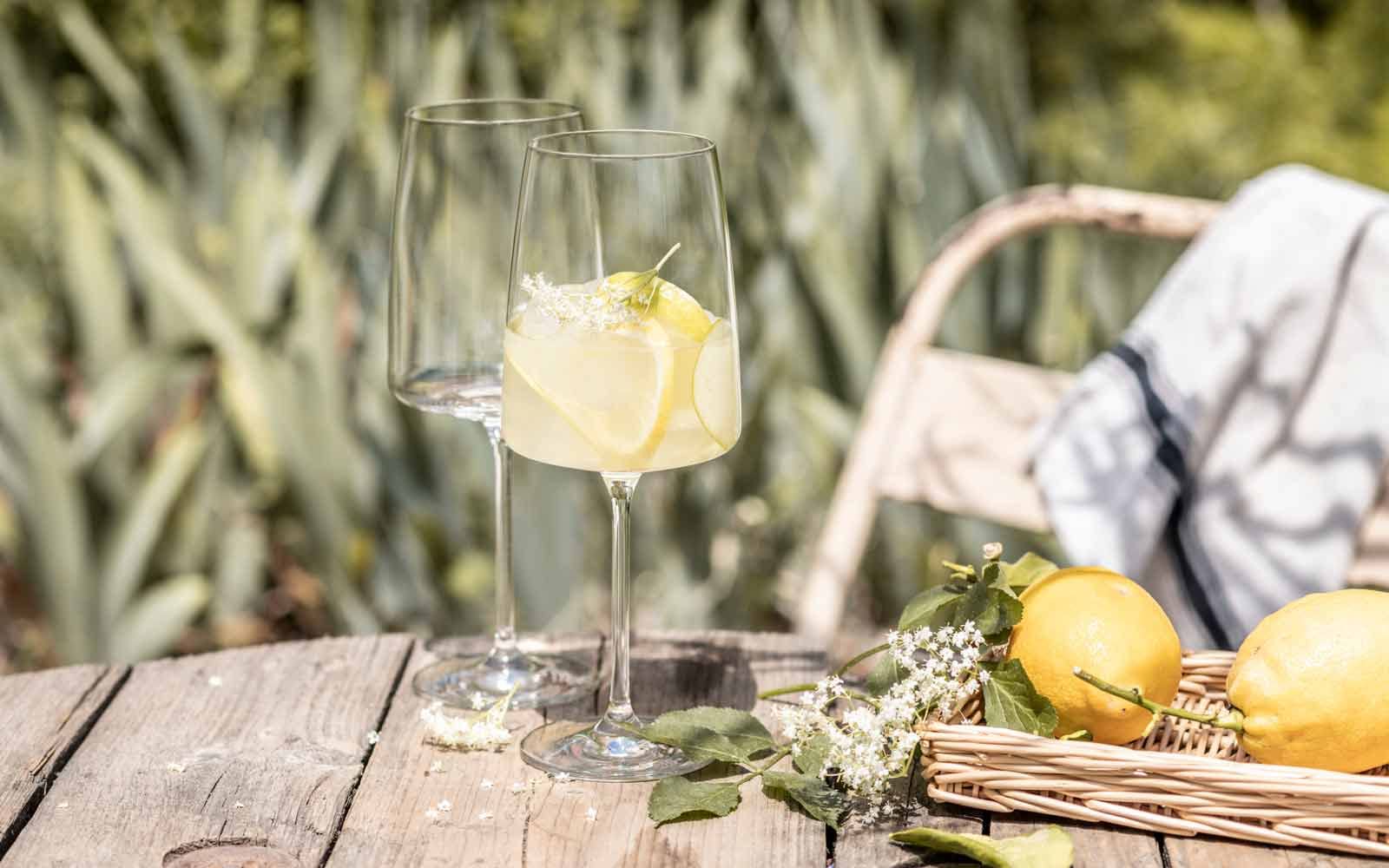 Zwiesel Glas Vivid Senses - Juego de copas de vino y agua (8 piezas, en caja de regalo, copa de vino afrutada y fina, 535 ml, vaso multiusos de 500 ml, apto para lavavajillas)