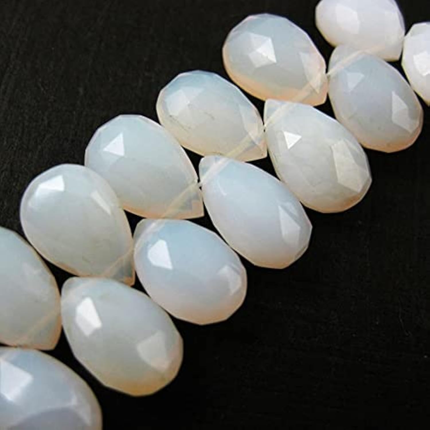 Perle opale blanche LKBEADS briolette facettée en forme de poire 11mm