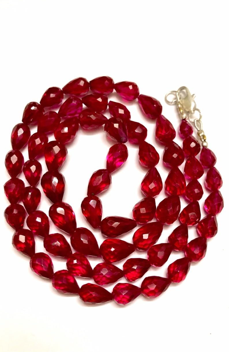 Perles en corindon naturel en larme pour créer un collier personnalisé à offrir