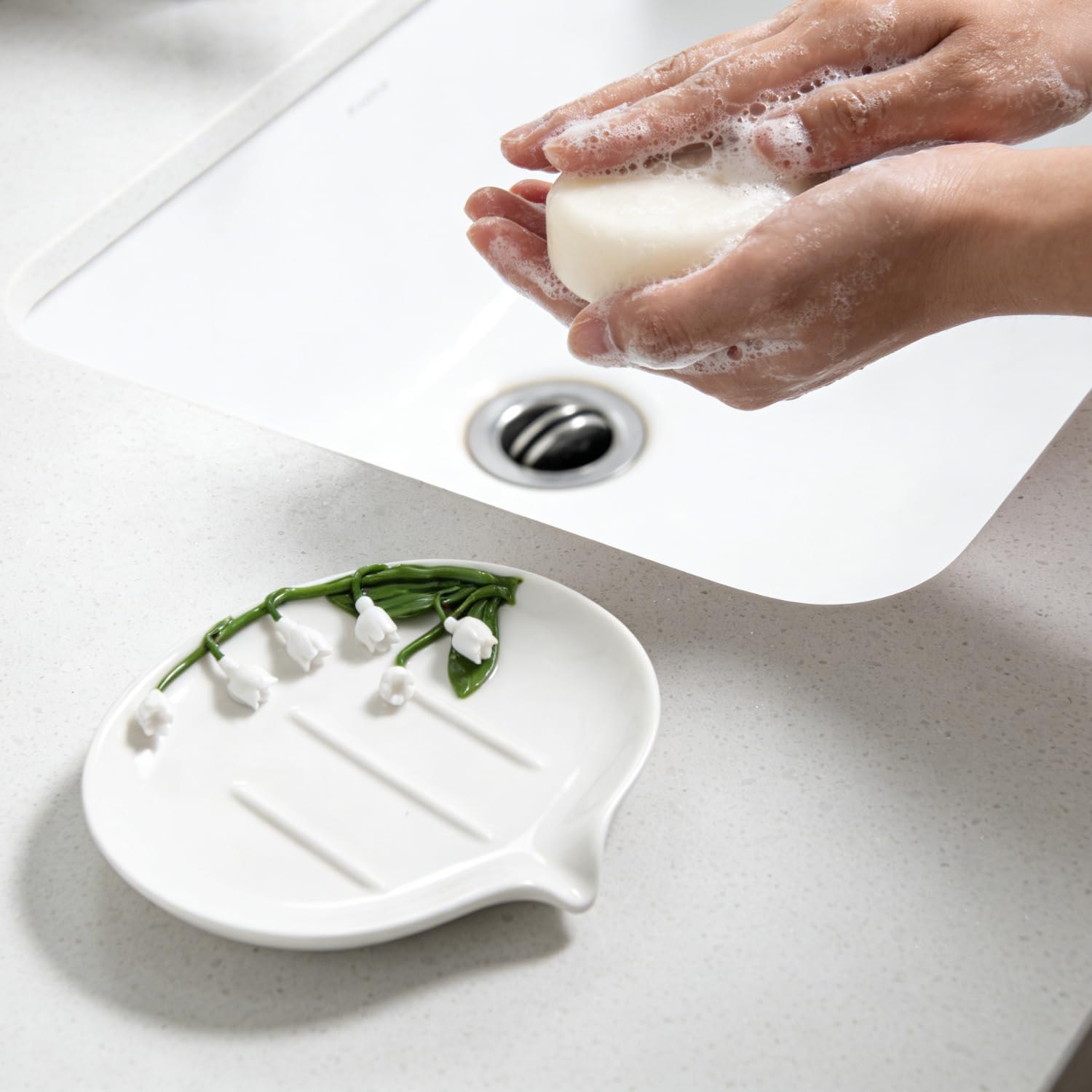 Flower Ceramic Soap Dish, Modern White Bar Soap Holder, Easy to Clean Multi-Purpose Soap Tray for Sponges, Jewelry, Bathroom Shower & Kitchen