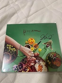 Tasty kiki vivi lily サイン入数量限定CD未開封ステッカー付 Tasty kiki vivi lily サイン入数量限定CD未開封ステッカー付