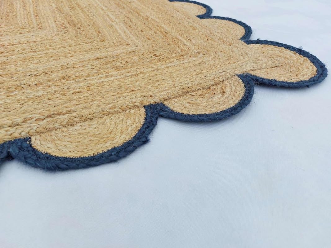 Tapis en jute festonné naturel fabriqué à la main pour salon, chambre à coucher, entrée, salle à manger | Tapis de sol rustique durable | Décoration d'intérieur bohème – Bordure bleu marine