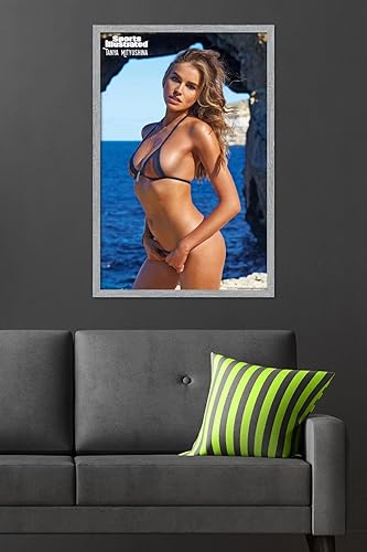 Miniatura 9 de Trends International Sports Illustrated Swimsuit Edition - Póster de pared Tanya Mityushina 16, 14.725" x 22.375", versión premium sin marco