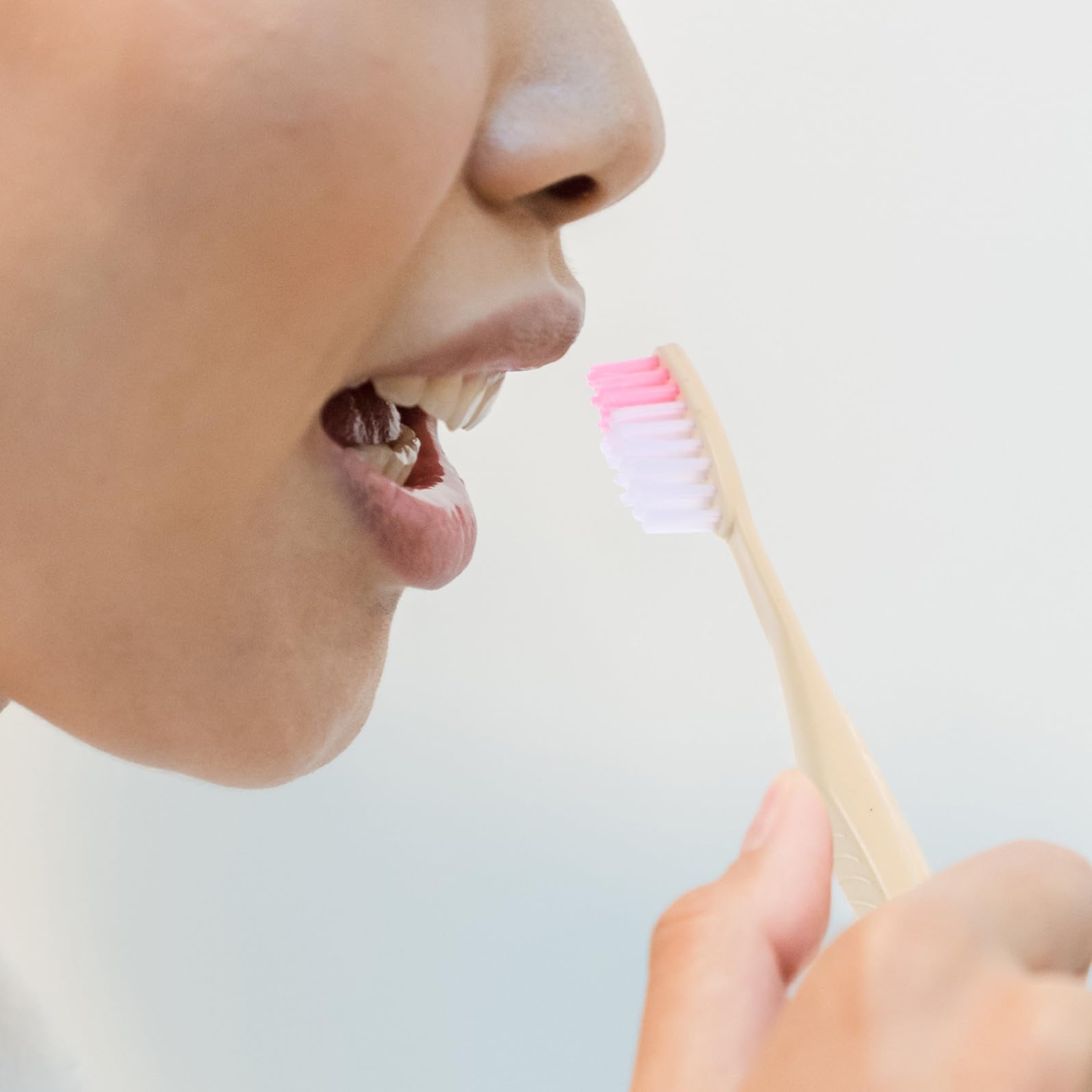 TEHAUX Set Spazzolini da Denti Monouso con Dentifricio 100 Pezzi, Spazzolino da Viaggio Manuale Confezionato Singolarmente, Igiene Orale per Hotel, Viaggio, Lavoro e Scuola Stili multipli