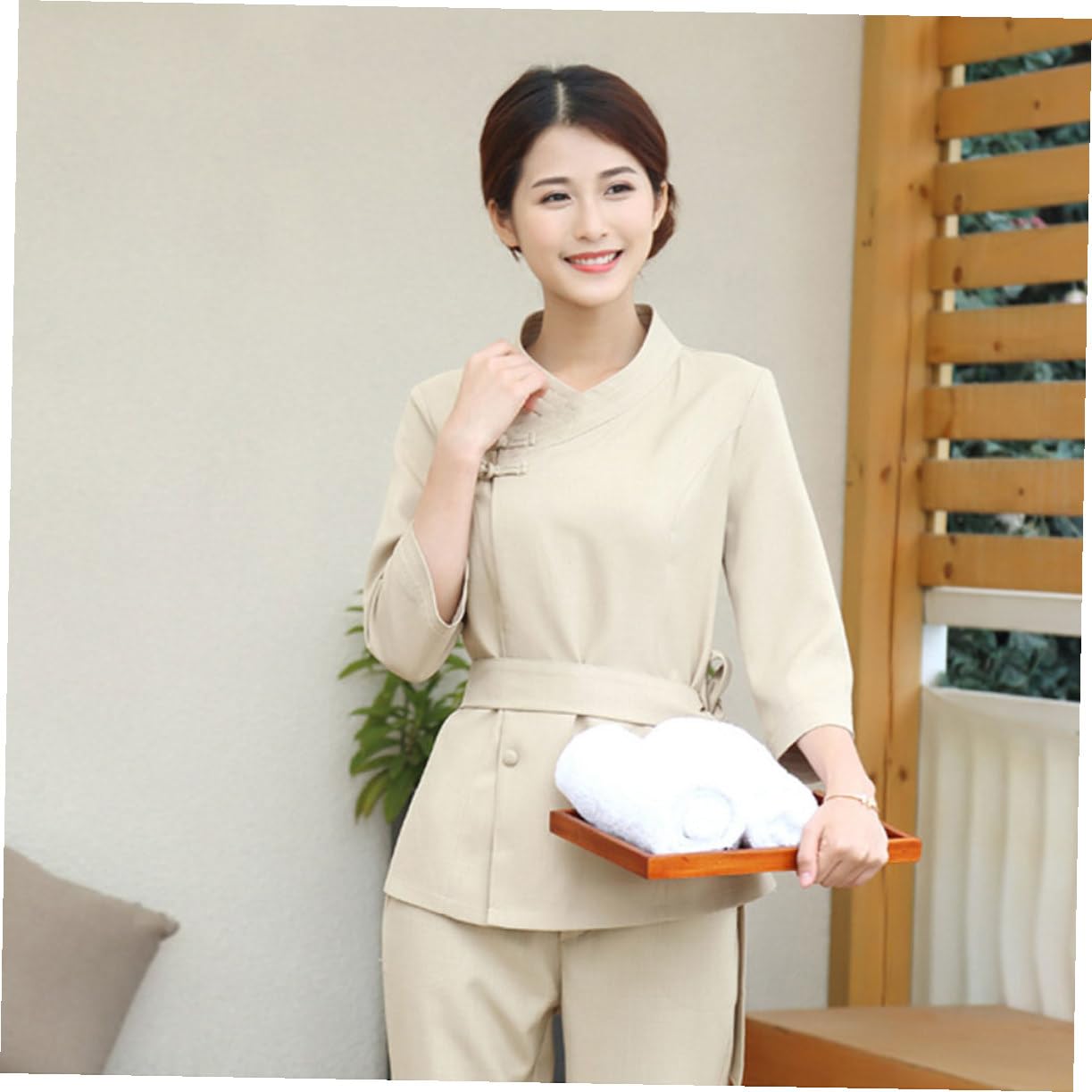 Combinaison Professionnelle pour Technicienne en Esthétique Beige, Légère et Pliable en Polyester et Spandex, pour Coloration de Cheveux et Spa, 1 Set