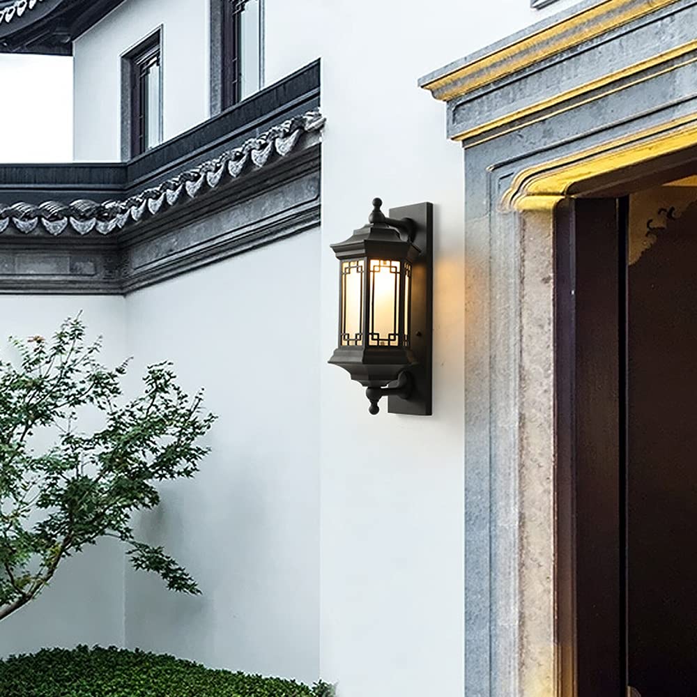 Fijacion Luminosas De Pared Solar Con Led Al Atardecer Imagen De Archivo - Imagen De Exterior
