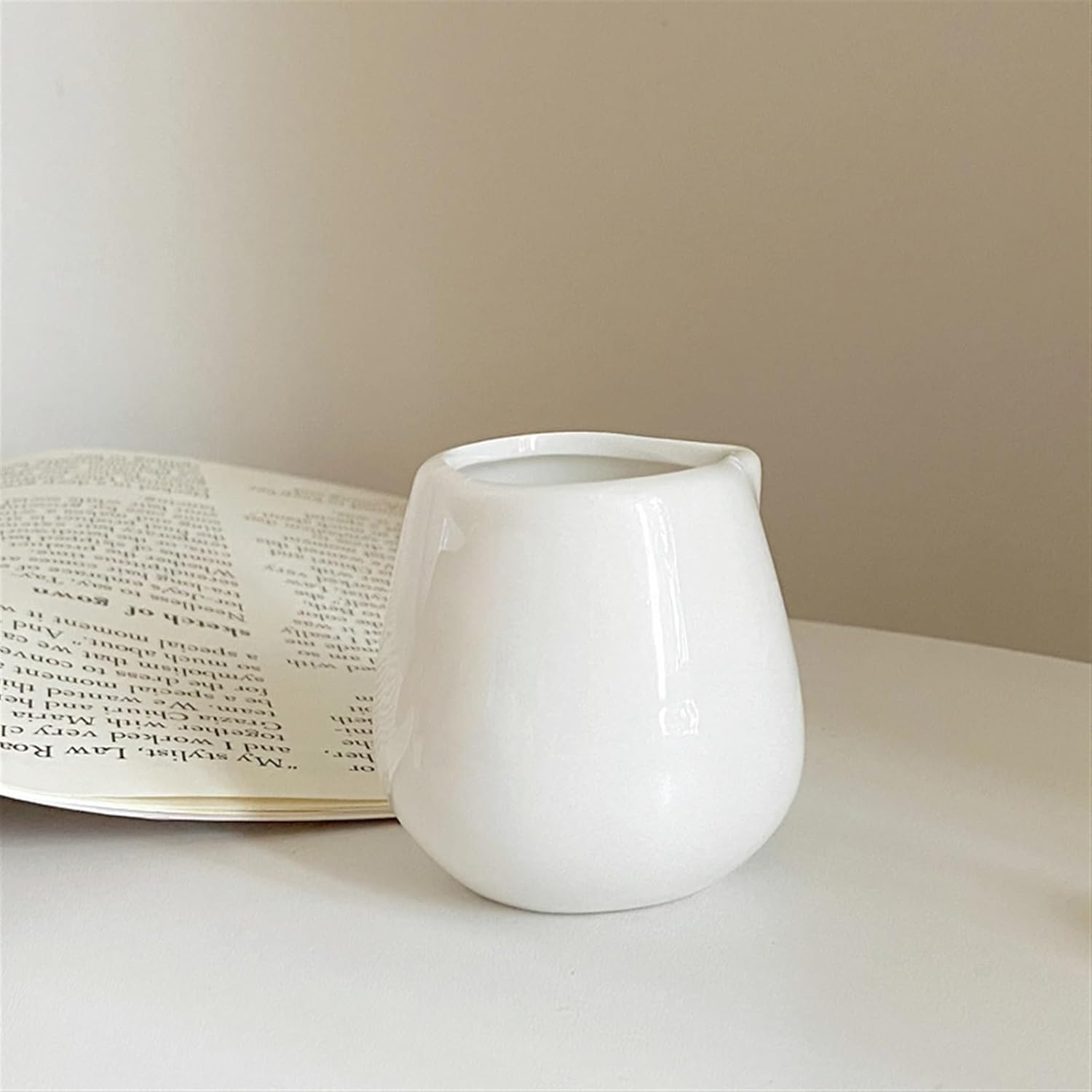 Gravy Boat Ceramic Milk SpoonSauce BoatCoffee Milk PotWhite Ceramic Milk Pot No Handle Gravy Boat Stands(100ML)