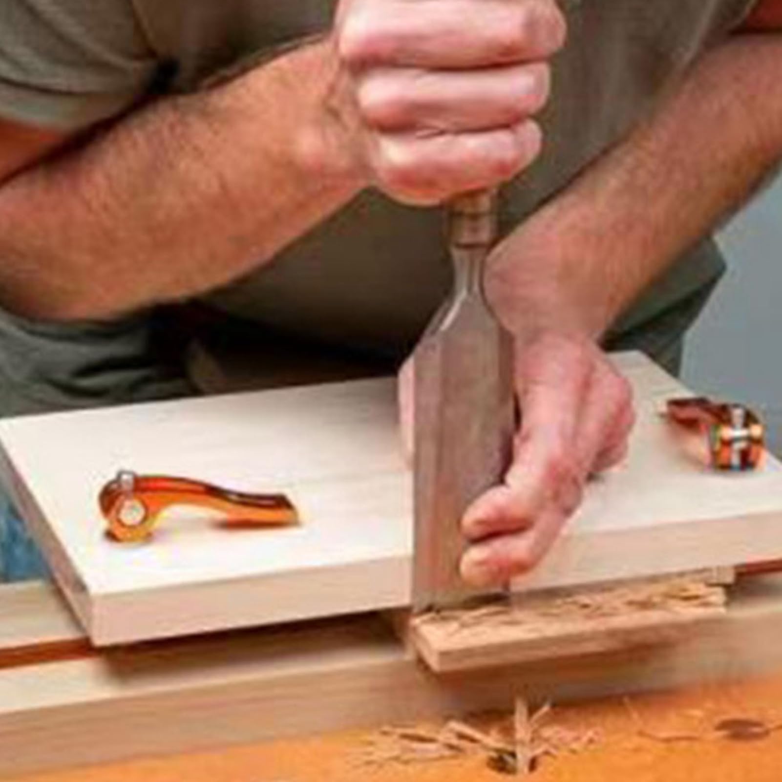 Morsetto da Tavolo a Cricchetto 160 x 60 mm di Bloccaggio Stabile con Binario 13,5 x 6,5 mm, Base 28 mm, Morsetto da Tavolo per la Lavorazione del Legno per MFT e Sistema di Guide