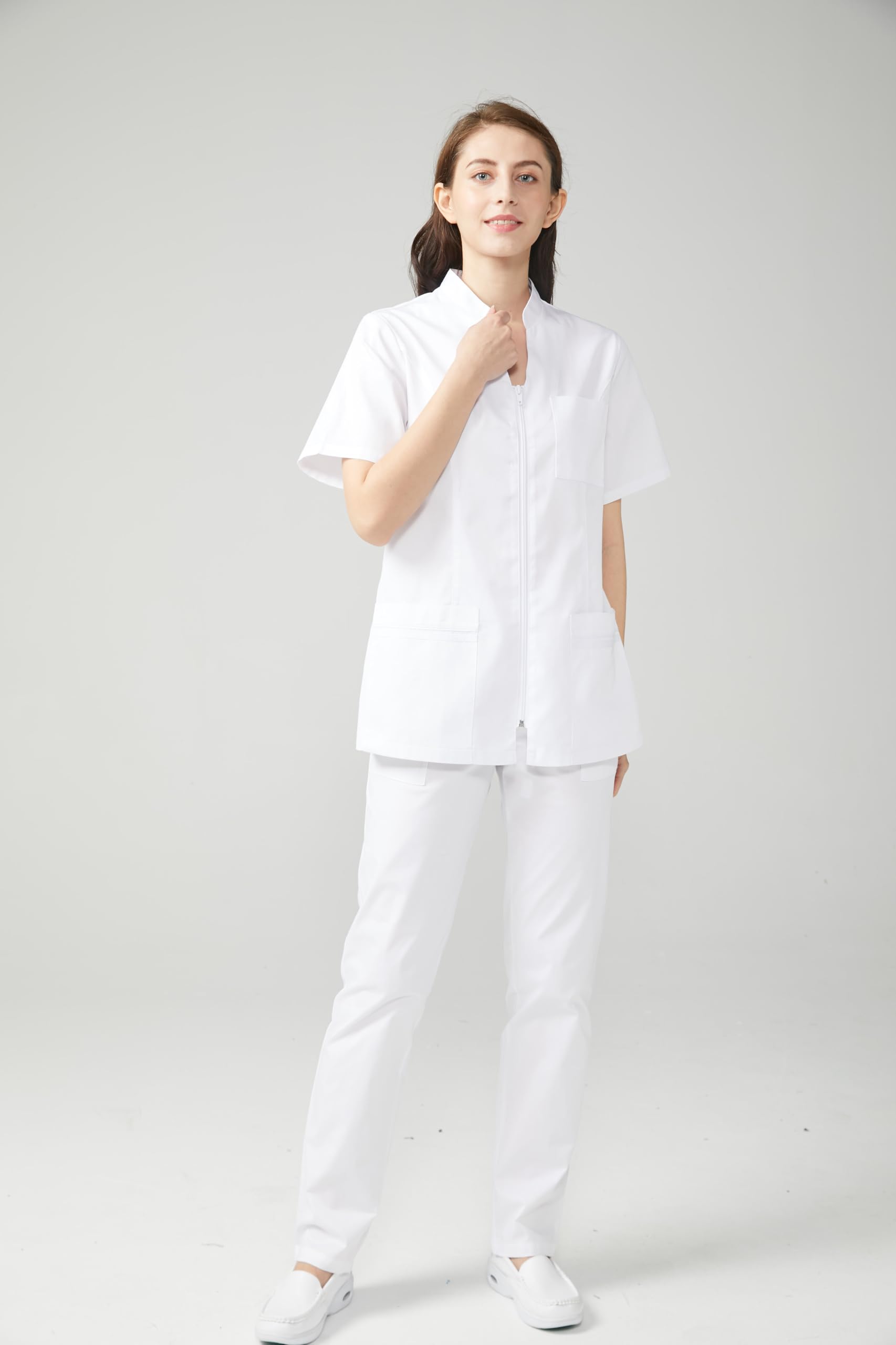 Casaca Sanitaria Mujer Cierre Cremallera Central Cuello Tirilla Manga Corta Entallada Transpirable Uniforme Profesional Farmacia Clínica Comodidad - Serie 702