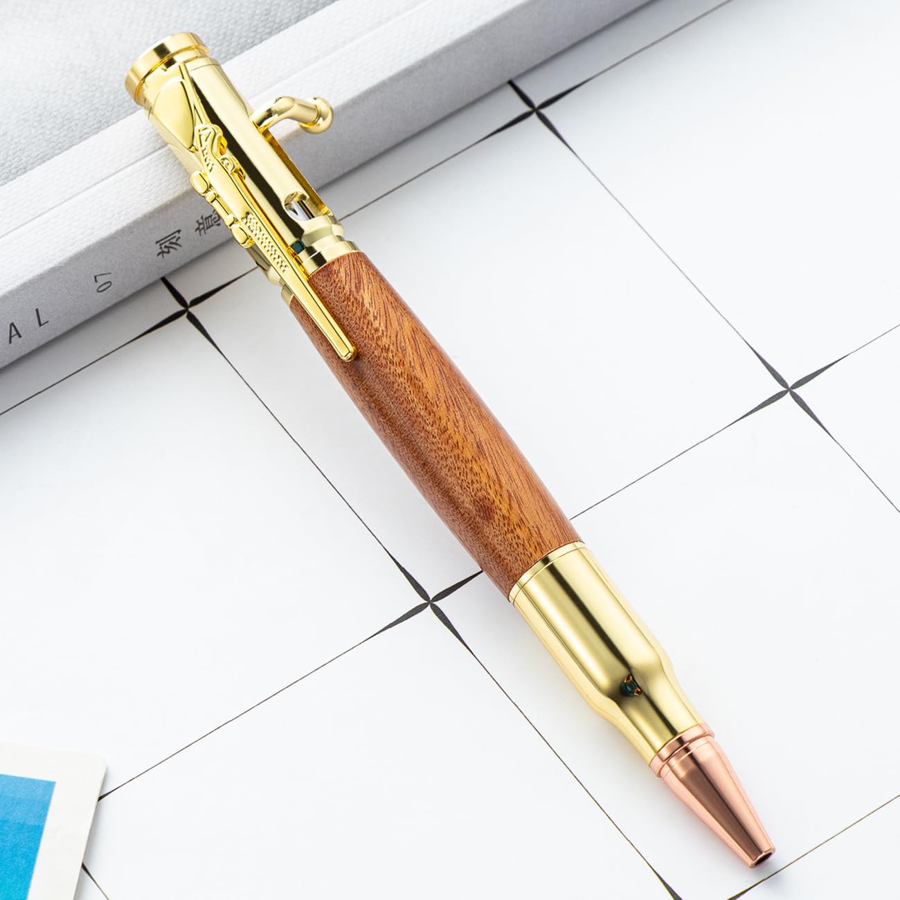 6 Stk. Bolt-Action-Stift Set, Patronenstift mit Birnenholz und Metallgehäuse, nachfüllbare Kugelschreiber als Geschenk für Männer, besondere Schreibwaren fürs Büro, Geburtstag, Vatertag, Gold Silber