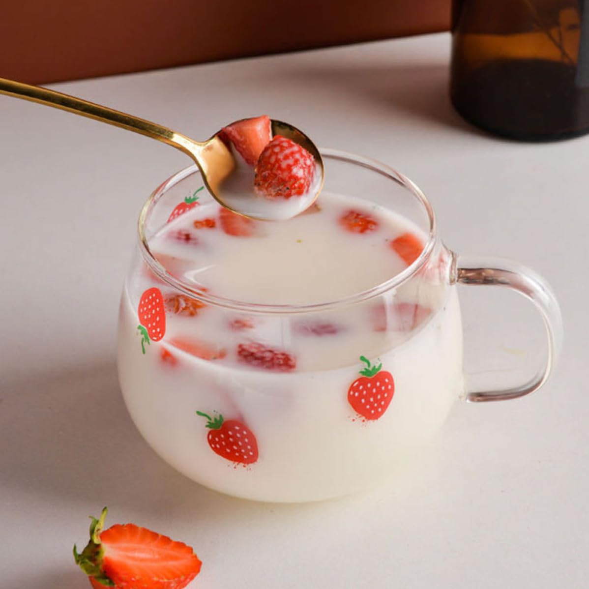 Jarra de Leche de Vidrio Resistente al Calor Capacidad de 1.6 L para Fiesta Verano, Botella Dispensadora de Agua Vertedor y Diseño Multiusos para Hogar y Restaurante