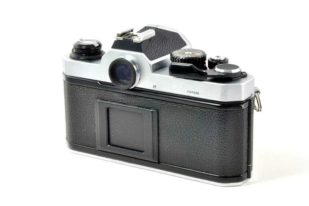 フィルムカメラ Nikon FM2 Nikon FM2 SLR manual focus film camera with titanium shutter