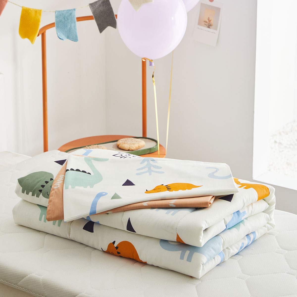Joyreap Juego de ropa de cama de algodón de 4 piezas para niños y niñas, diseño reversible con temática de dinosaurio, color blanco y naranja, incluye edredón acolchado, sábana bajera, sábana encimera