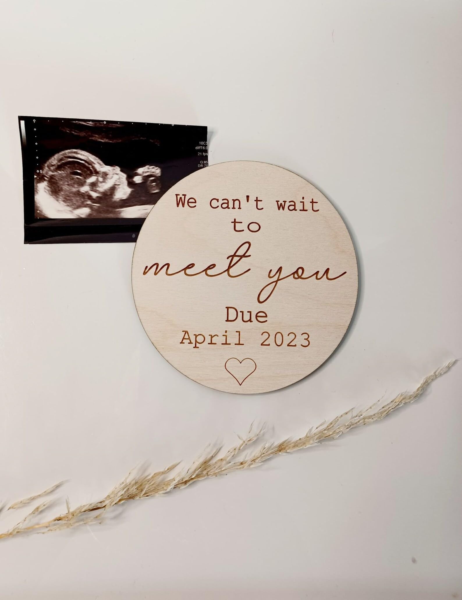 Can't Wait To Meet You | Hello World | Welcome To The World | Pregnancy Annoucement Sign | Baby Phot Prop | Baby Annoucement Plauqe | Baby Name Sign (Large (15x18cm))