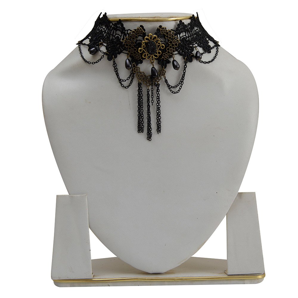 Elegant Lace Necklace with Delicate Design