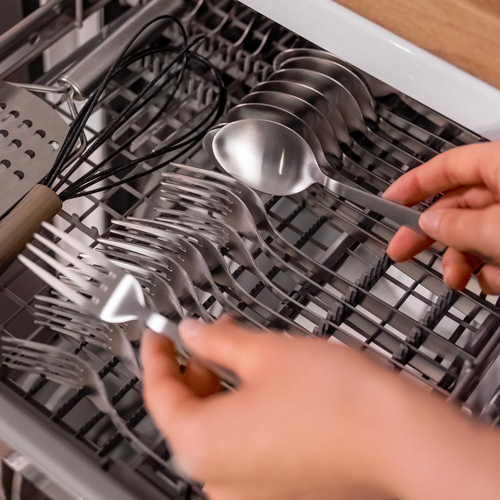 Premere manualmente il pulsante di avvio ritardato sul pannello di controllo della lavastoviglie.