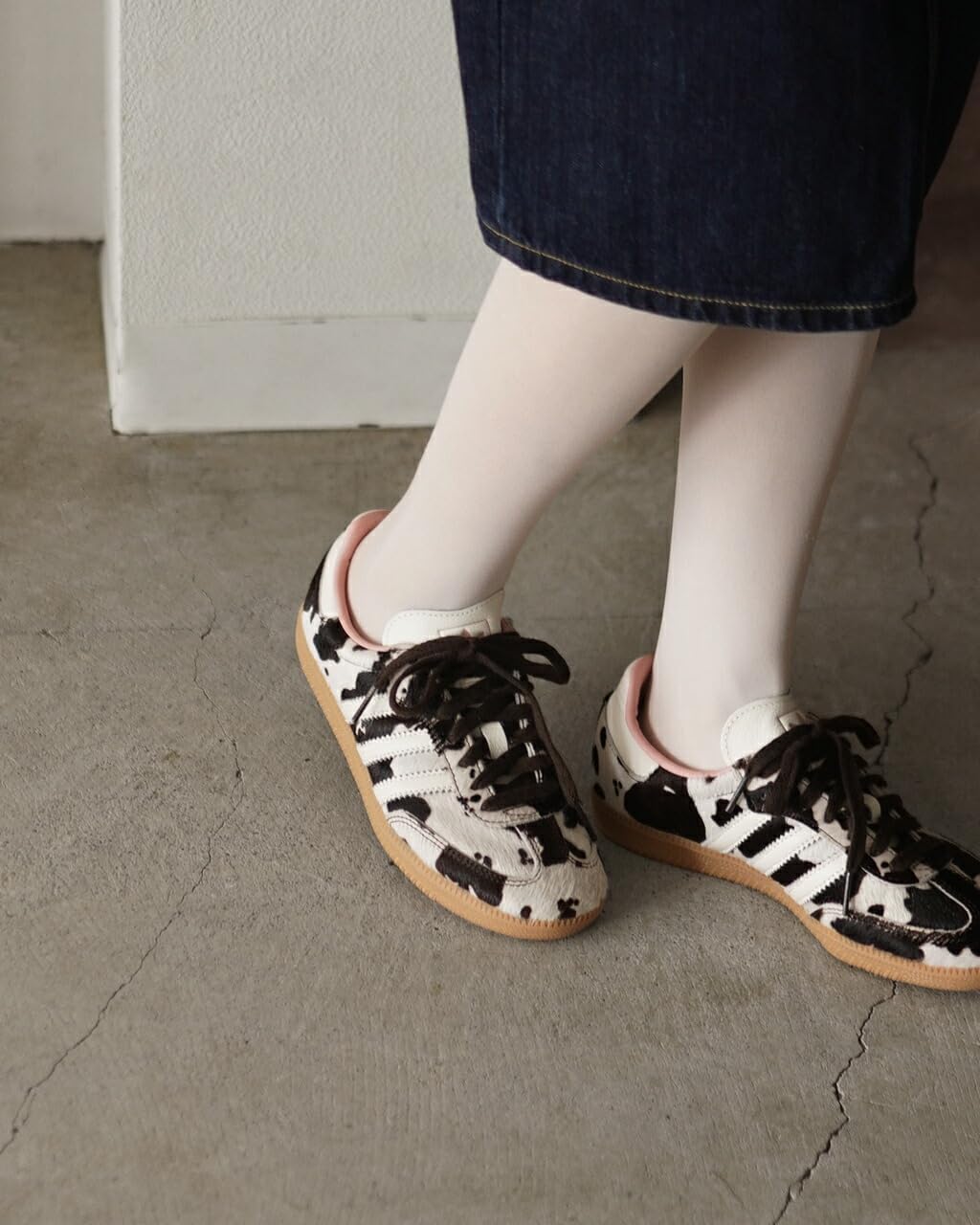 adidas Samba OG Womens Sneaker (Cow Print Gum, 6)