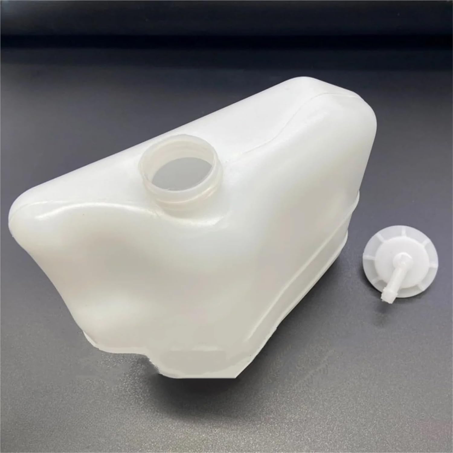 Car coolant overflow tank Engine Antifreeze Auxiliary Water Bottle 199101-rza-a00 CR-V 2007-2010 Automotive Radiator Coolant Tank Storage