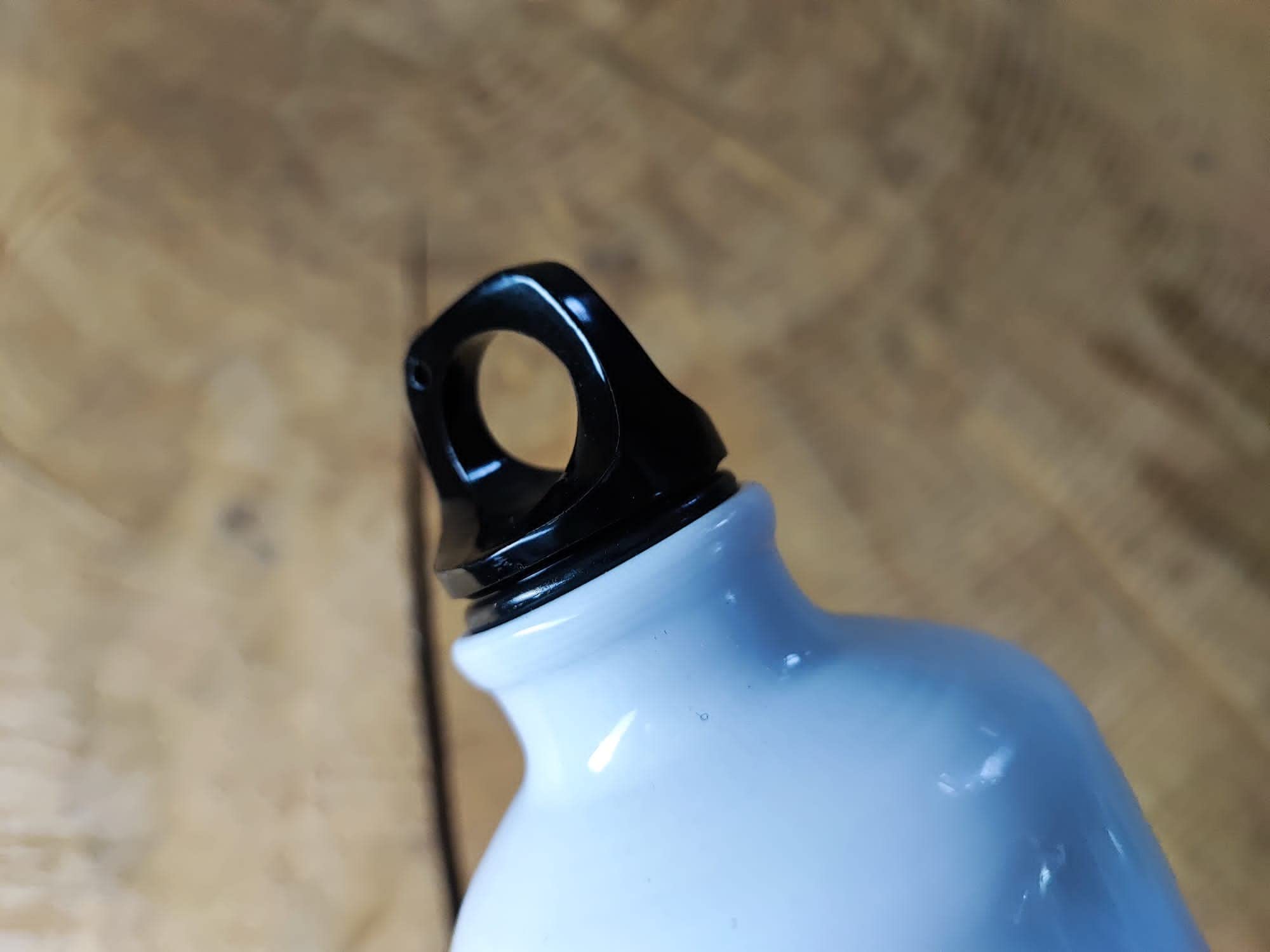 Benzinflasche Aluminium 800ml weiß mit Skull kompatibel mit Harley Davidson Schwingentaschen Seitentasche Satteltaschen Sportster Softail Rocker Biker Alu Flasch