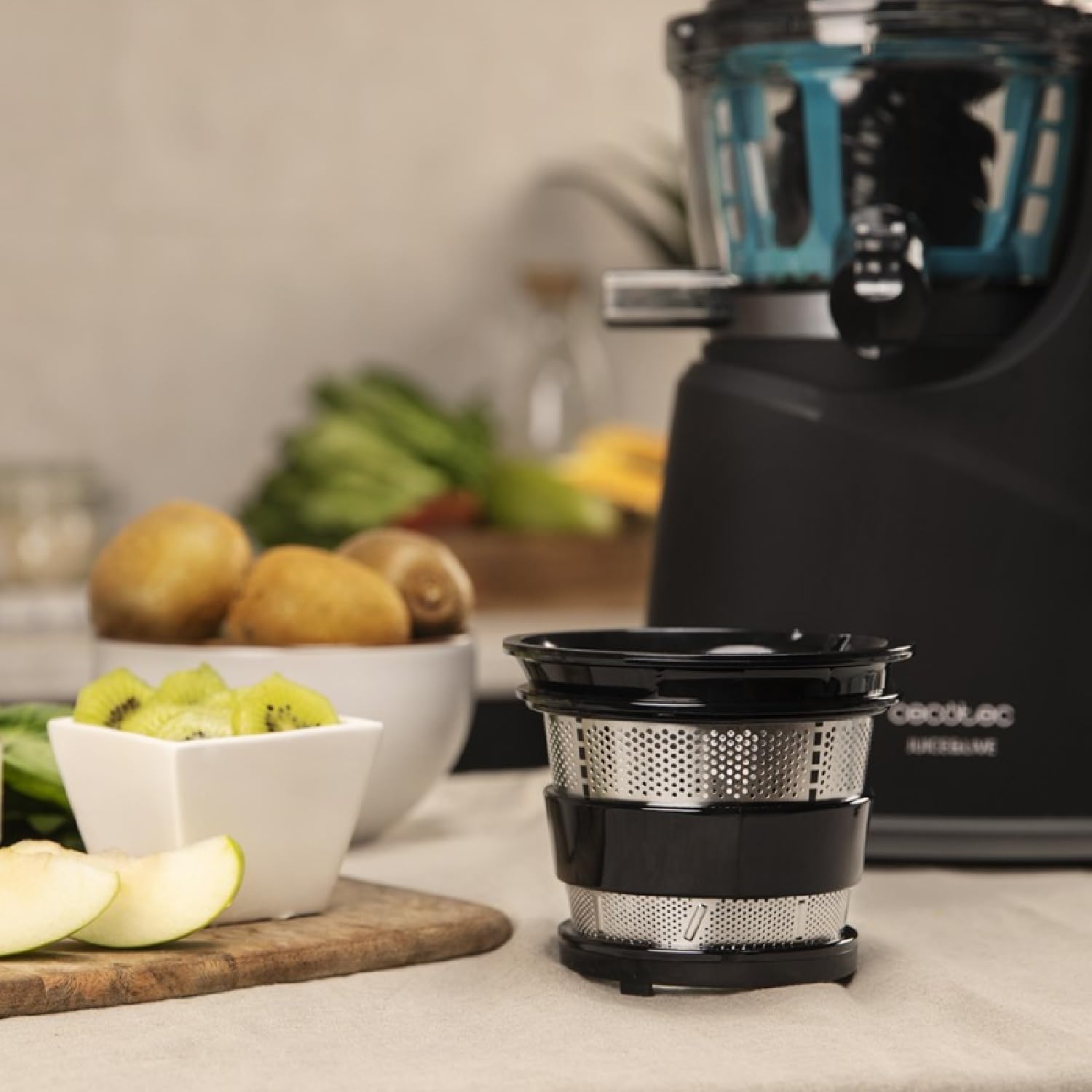 Cecotec Cecojuicer Pro - Filtro smoothies e frullati per centrifuga a freddo, frutta e verdura, estrattore di succo con canale XL per frutta intera