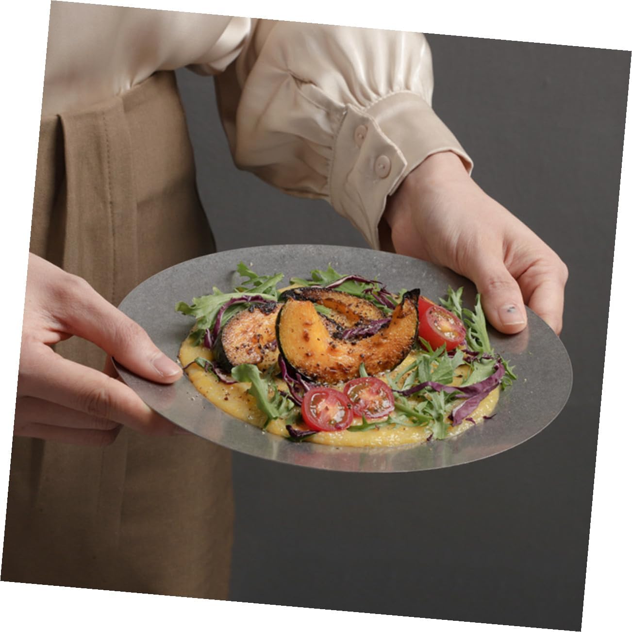Stainless Steel Dinner Plate and Food Display Plate 16Cm Vintage Silver Tone Retro Design Outdoor Camping and Restaurant Serving Dish
