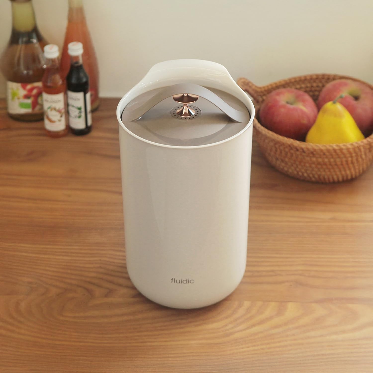 Carrotez Compost Bin for Kitchen Countertop, 0.8 Gallon (3 Liter) Small Food Waste Mini Compost Bin with Lid, Odorless Vacuum Seal, Stain Resistant - Beige