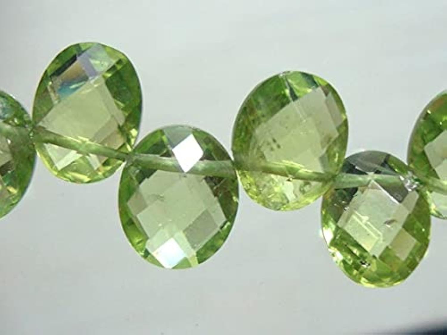 Peridot ovale coussin lot de 2 pierres percées pour réparer et créer des bijoux