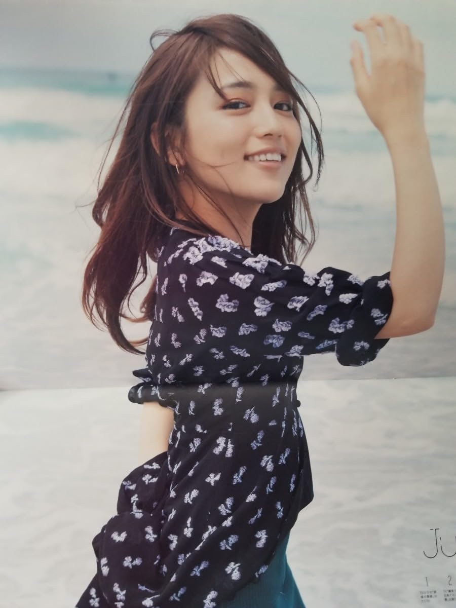 【直筆サイン入り】川口春奈［初版発行］カレンダー Amazon.co.jp: '17 川口春奈CALENDAR 直筆サイン入り : 文房具